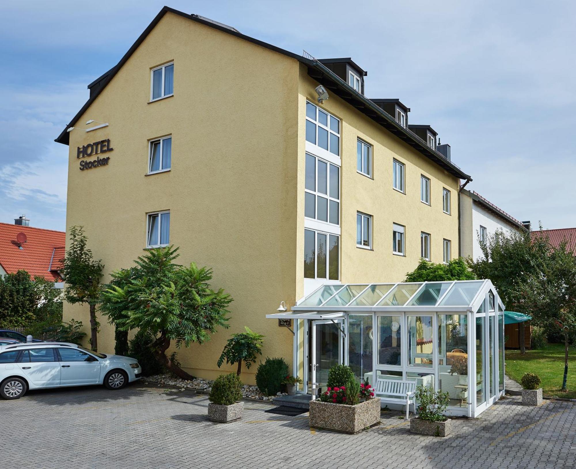 Hotel Gasthof Stocker Obertraubling Bagian luar foto